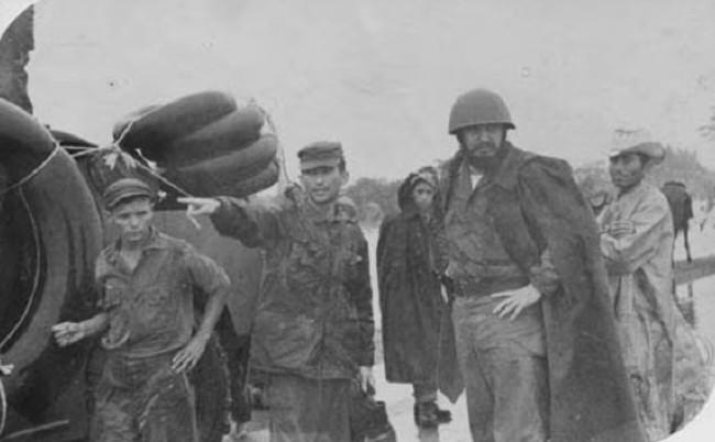 "Ahora, en medio del golpe demoledor y fresco de los huracanes, es cuando debemos demostrar lo que somos capaces de hacer". ¡Cuánta razón!
#100AñosConFidel