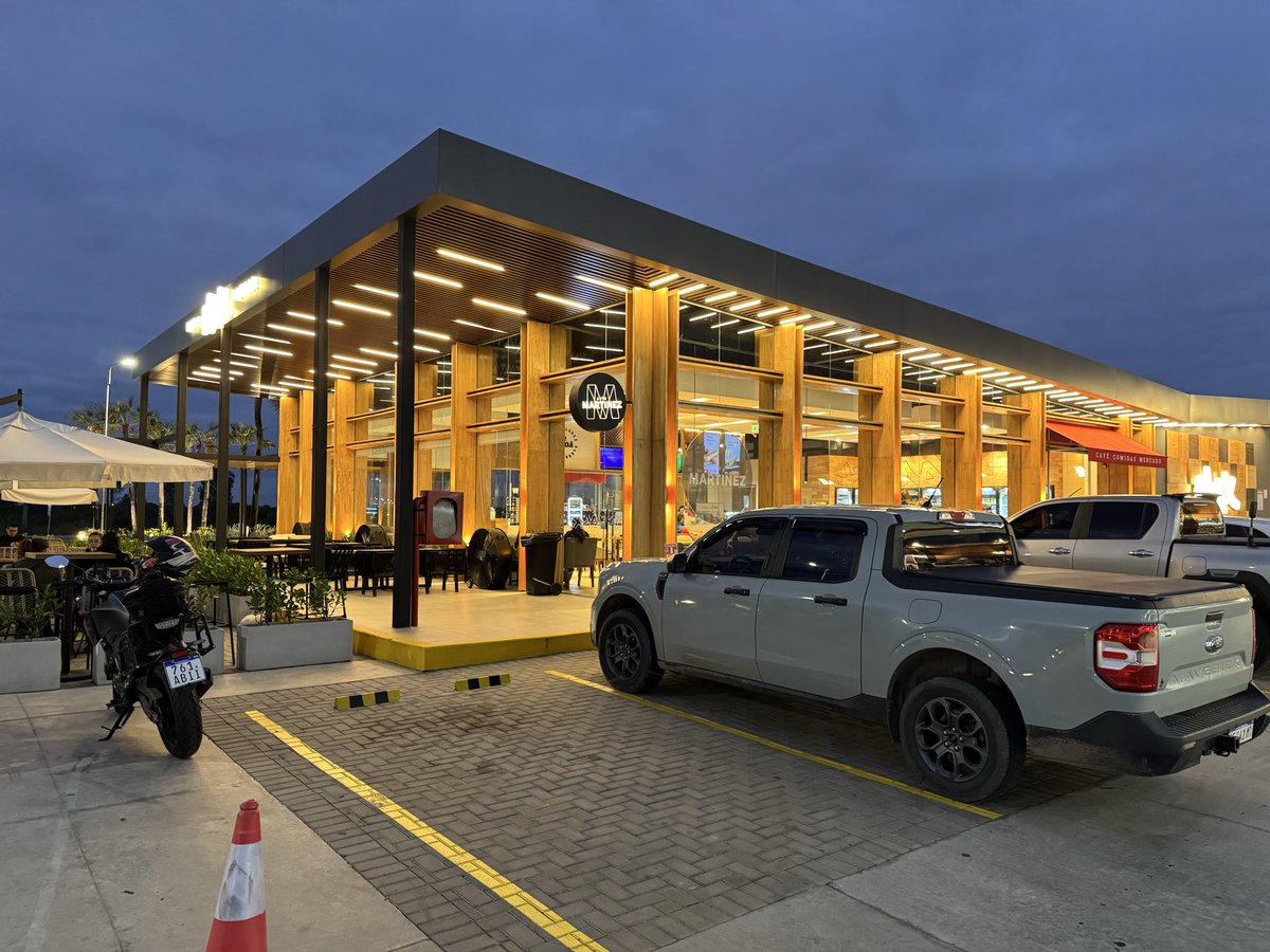 La estación de servicio más linda de Paraguay, la Petromax que está luego del peaje del Puente Héroes del Chaco, que infraestructura mas linda y bien hecha. Para felicitar al emblema, contribuye a la imagen país para los que llegan desde ARG, aplauso 👏🏼👏🏼👏🏼