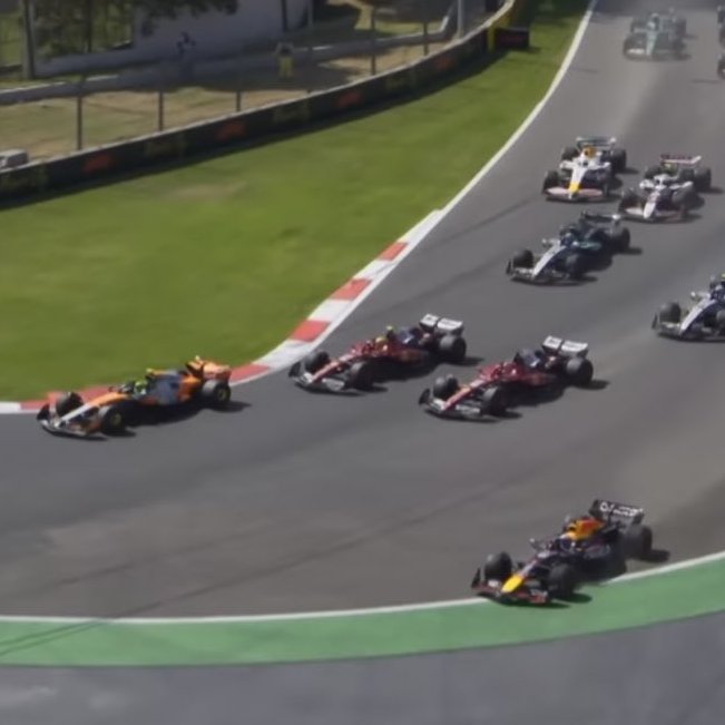 blog_formula1's tweet image. ⭐️ HAMILTON: &quot;EU ESTAVA NA FRENTE DO CHARLES&quot; ⭐️

A transcrição dos rádios entre Lewis Hamilton e Ricardo Adami (seu engenheiro de corrida) no GP do México revela que, após Charles Leclerc cortar a curva 1 e ultrapassá-lo, Lewis comunicou que estava na frente dele. No rádio de…