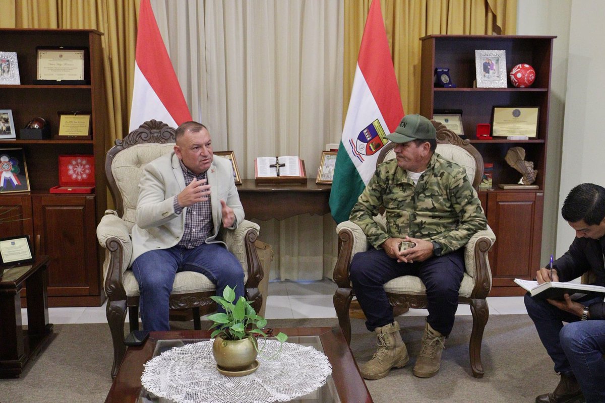 Acciones inmediatas para asistir a damnificados por lluvias en Ñeembucú

Por indicaciones del vicepresidente <a href="/AllianaPedro/">Pedro Alliana</a>, la Secretaría de Emergencia Nacional - Paraguay, con apoyo de la Gobernación local, inició hoy el relevamiento de familias afectadas por las intensas