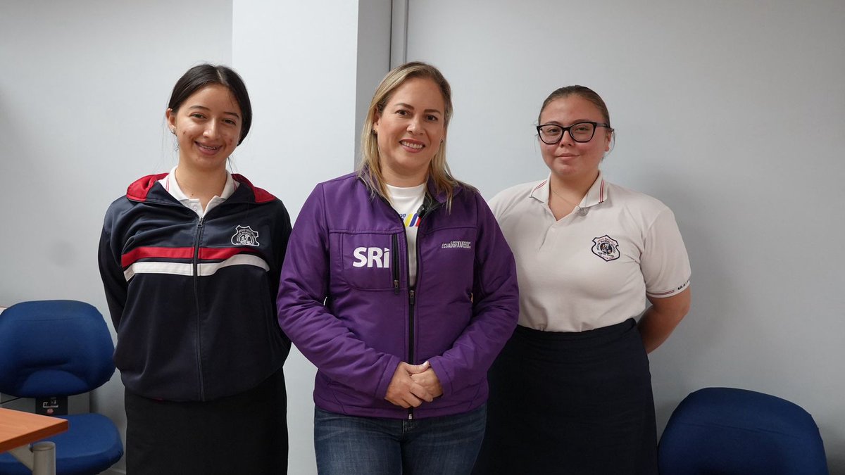 SRIoficialEc's tweet photo. Durante el encuentro, @AlexaNavarreteR, reafirmó el compromiso que tiene el Gobierno Nacional para impulsar a la juventud promoviendo espacios donde el estudio, la ciencia, la innovación y el emprendimiento se conviertan en motores de desarrollo y progreso para el país 🇪🇨. https://t.co/sTUfSeCRMl