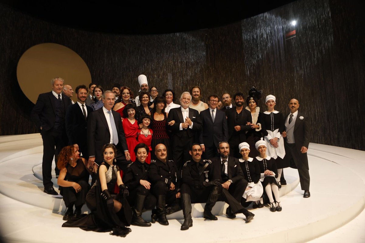 No importa cuántas veces vayas ido o cuántas óperas hayas visto, ir al Colón es siempre una fiesta. Y esta Salomé con dirección de Philippe Auguin, escenografía de Daniel Bianco y la puesta de Bárbara Lluch, te deja sin palabras. Felicitaciones al equipazo del <a href="/TeatroColon/">Teatro Colón</a>!