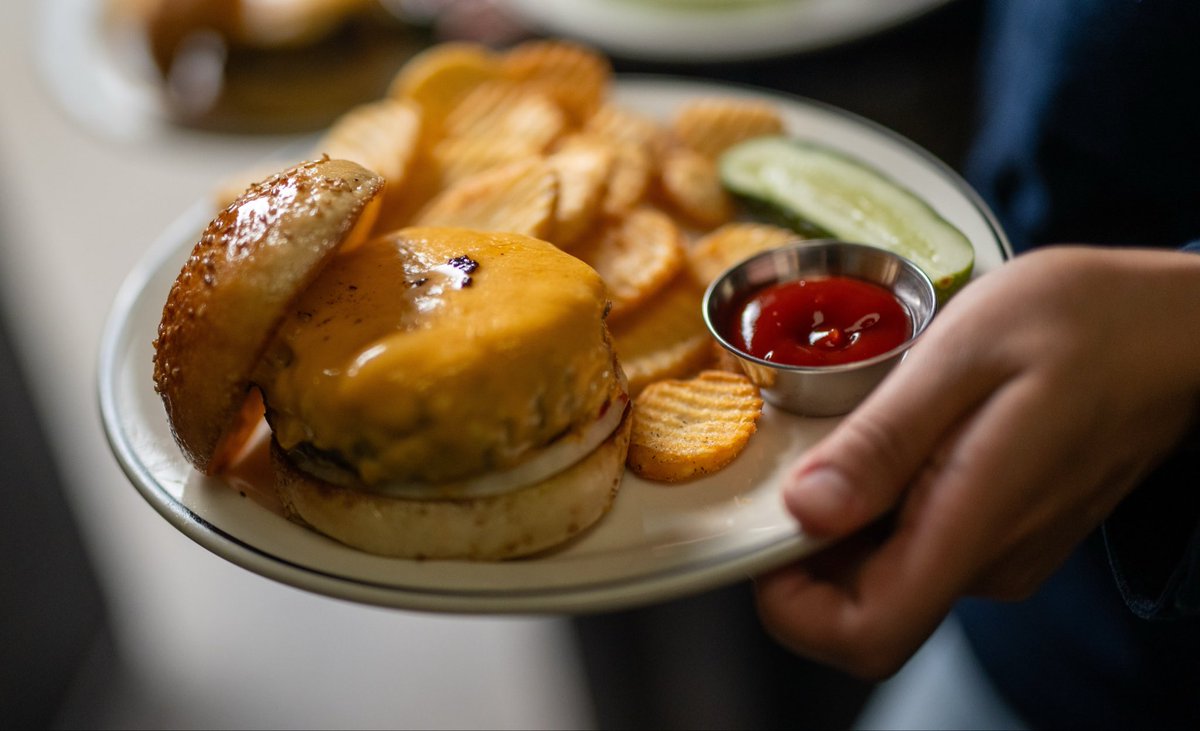 smoothdude's tweet image. American cheeseburger