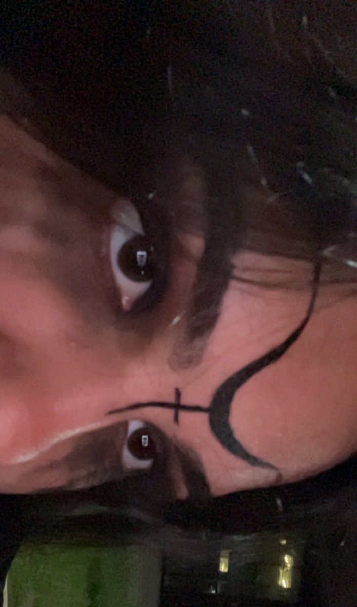 Yurt bahçesinde makyajla otururken utanıyom mekana nasıl gitcem amkk