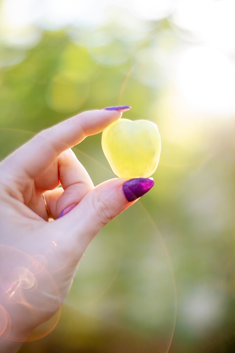 Testing out a Japanese radioactive lens by taking some photos of the largest grape I’ve ever held! I find the lens produces pretty nice flares as well.

Lens used: Super-Takumar 50mm ƒ/1.4