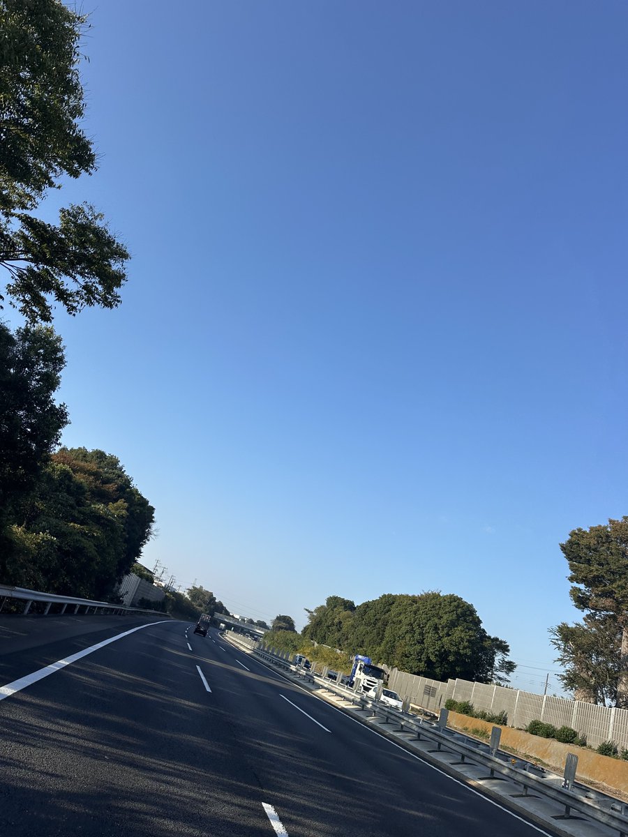 .                🌱𝐺𝑜𝑜𝑑 𝑚𝑜𝑟𝑛𝑖𝑛𝑔︎ 🍃                      .
    
                   【禁煙生活】24day
今日一発目は江戸川区に向かいやす🥱
ミルクシェイク美味し🍼😏
 #いまそら #禁煙生活 #仕事なう #イマソラ #フォロー喜びます #自販機 #ミル挽き