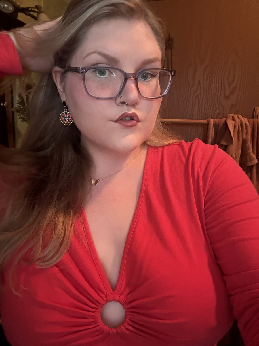 kirbyqueent's tweet photo. red is kinda my color i’m afraid https://t.co/ZisjRHBd44