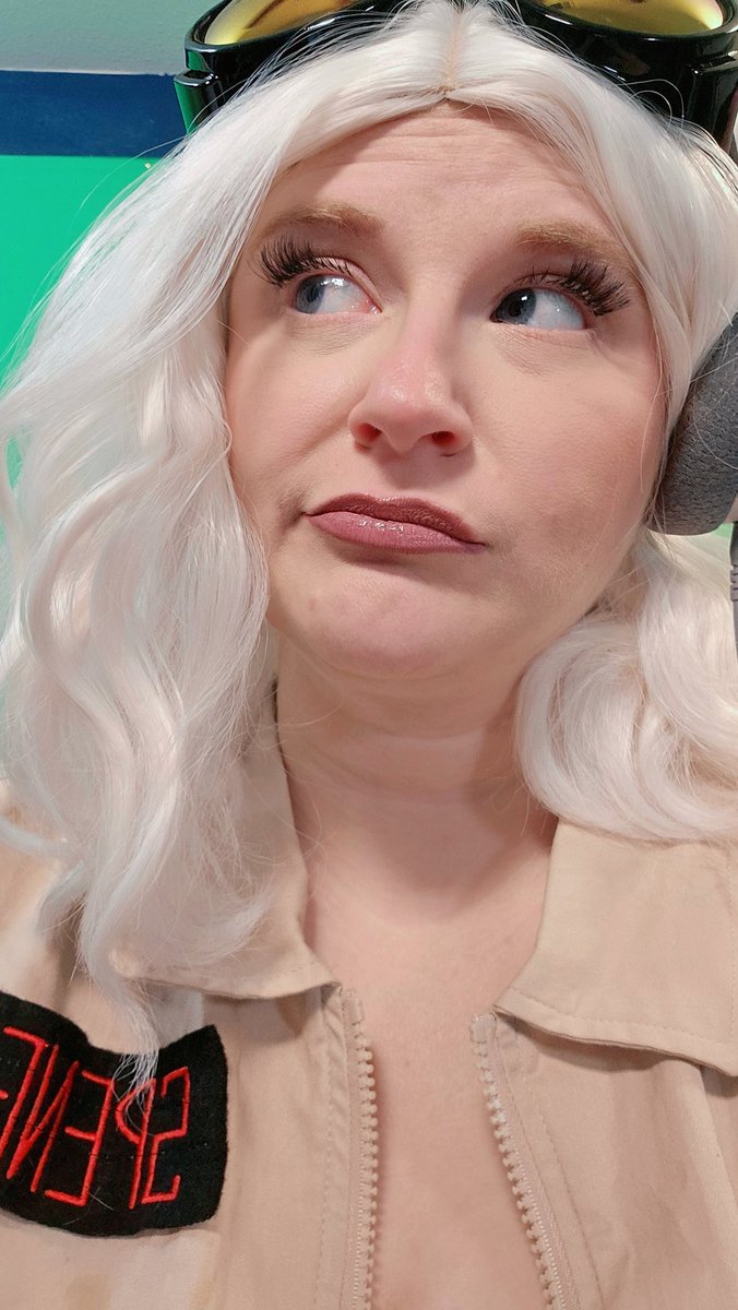 someone's gotta protect this city
live now with some PHASMOPHOBIA
twitch.tv/QueenGoldi