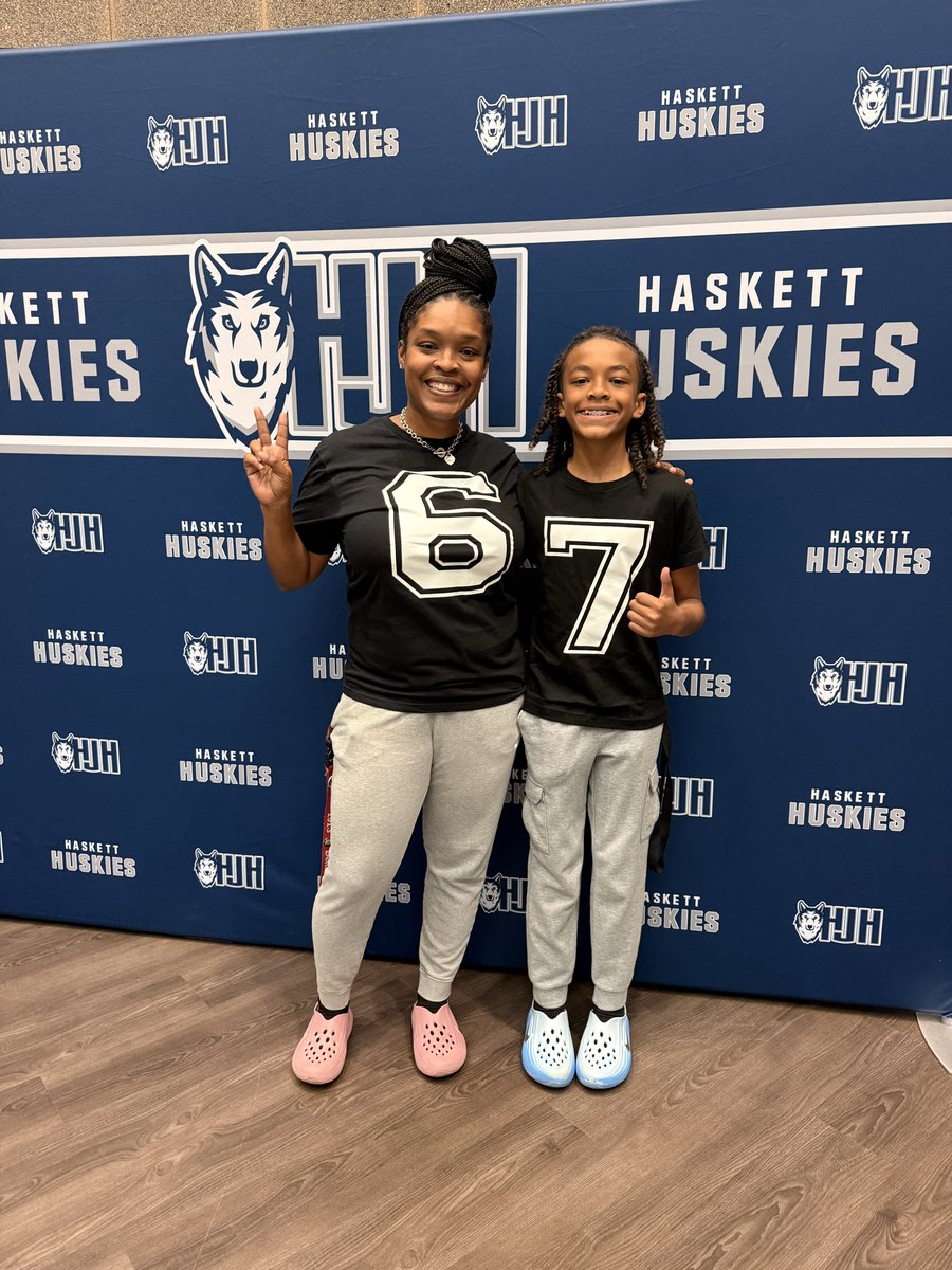 MrsMWilliams5's tweet image. Today’s Red Ribbon Week was…
Haskett Junior High- Twin Day and Faldyn Elementary- Neon Day #WeAreHaskett #FaldynFoxes #RedRibbonWeek @HaskettJH @FaldynFoxes