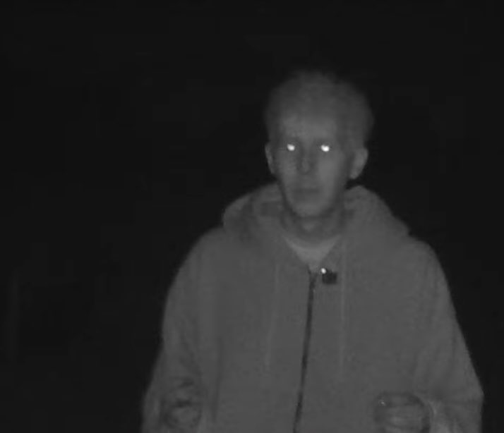 becxcxrter's tweet image. there’s a man in the room