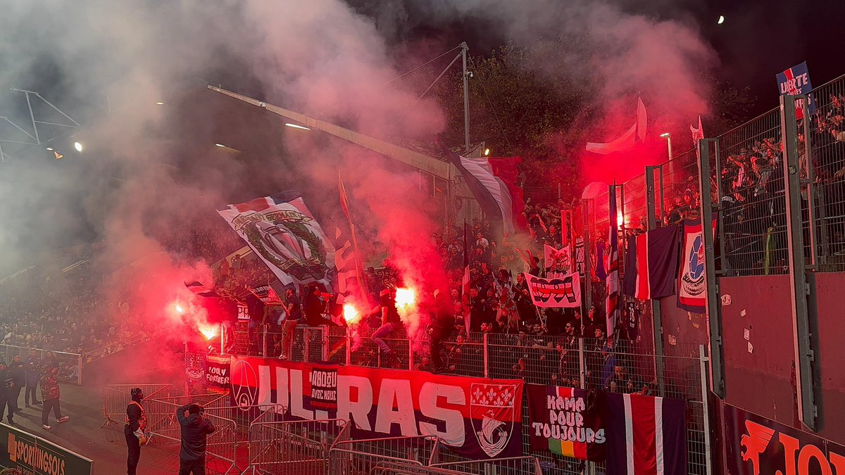 AUTEUIL1991's tweet image. #FCLPSG 🔴🔵 @Co_Ultras_Paris #VirageAuteuil 
📸 @Rimk_pictures