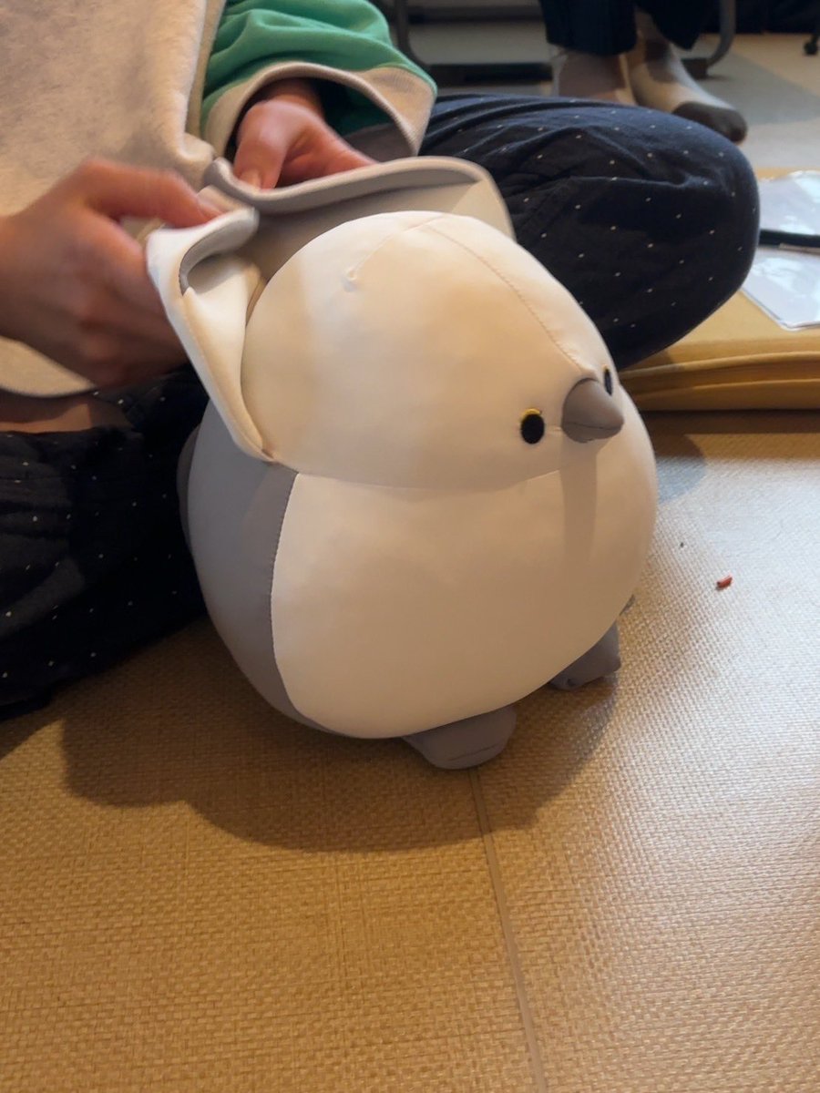 自分も喜ばせながら観てくださる方も喜ばせられたら、こんなに嬉しいことはないです。
私がこの作品を見るとしたら、一枚の絵を見るような気持ちで、目の前で起きていることがどんなものに見えるか想像しながら見ると、より楽しめそうだなと思います。