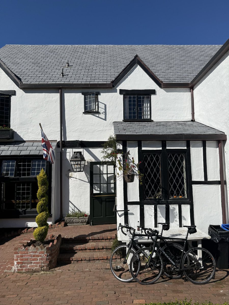 midrangebeta's tweet image. If you love Europe but want to actually make a living wage, live in the Bay Area and ride your bike to Pelican Inn for the afternoon