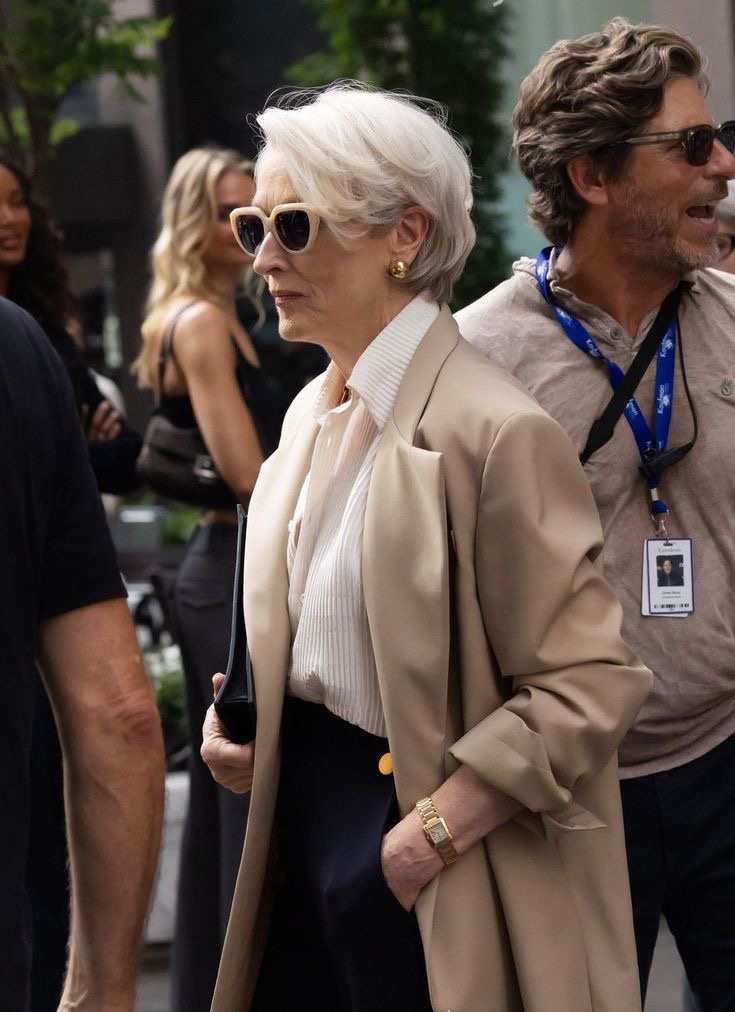 hourly miranda priestly (@hourlymiranda) on Twitter photo 