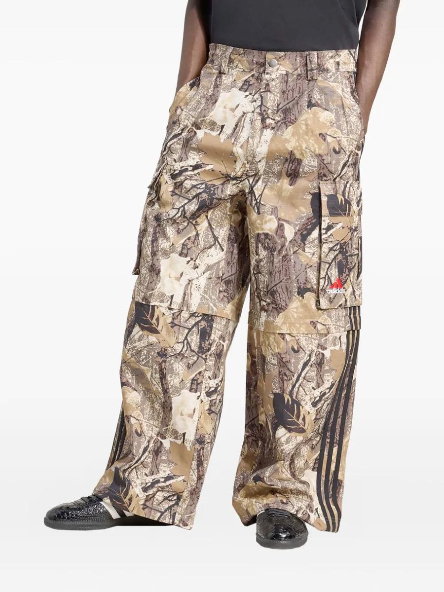 AuroraUnrealis's tweet image. идеальные штаны чтоб в пять утра после рейва сразу на рыбалку поехать