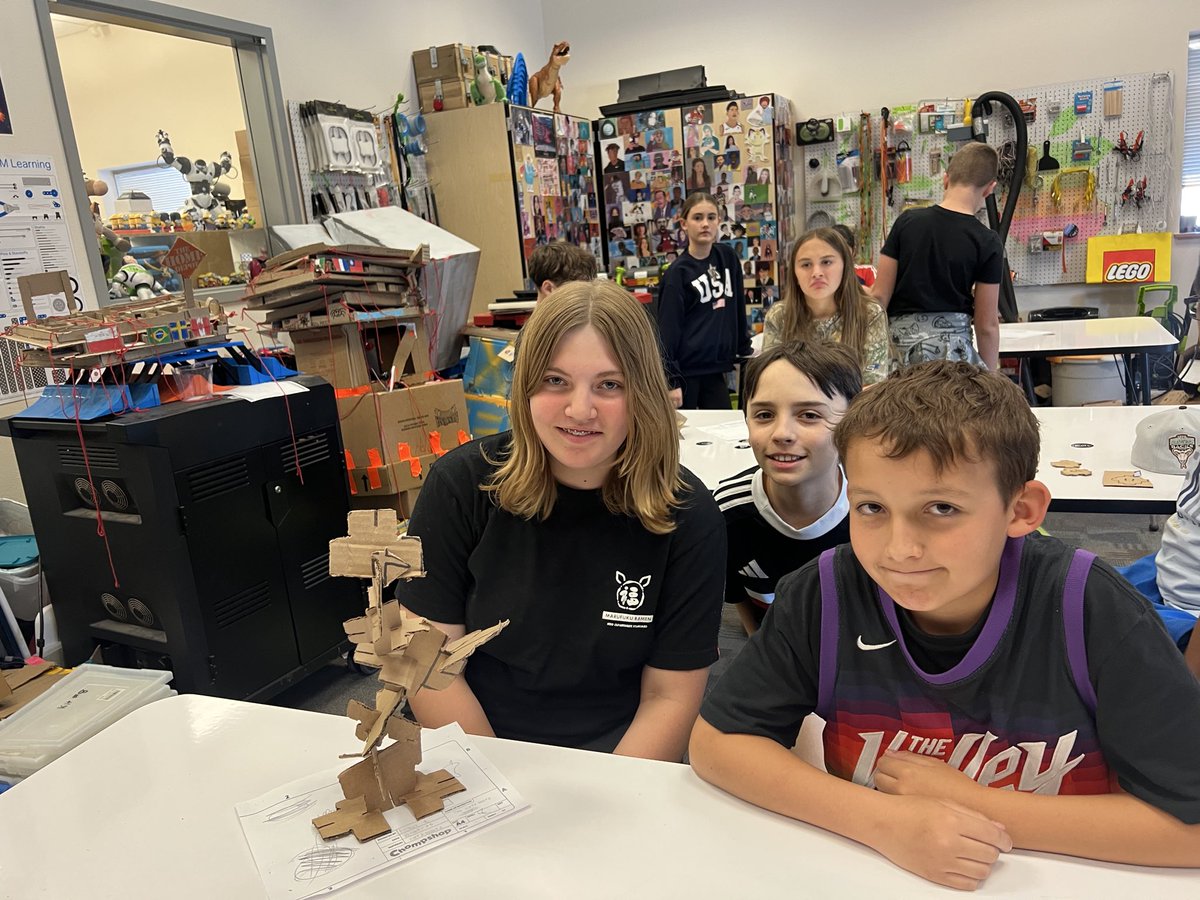 KnIhT_tNeReFfId's tweet image. Students in 6th grade had to design a new shape that connects. Students had to get a patent approved, cut 10 identical shapes and build something all in 45 minutes. #makerspace #makersgonnamake #chompsaw #stem #stemed #engineering  #cardboard @SVViperPride @DVUSD @ItsChompshop