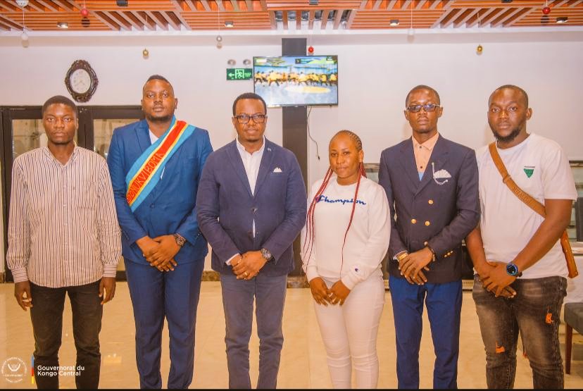 En juin 2023, étant membre de la coordination estudiantine de l’UKV, reçue par M. le Gouverneur <a href="/g_banduofficiel/">Guy Bandu Officiel</a>. Ns lui avons soumis nos requêtes, et des solutions ont été trouvées, notamment l’octroi du transformateur pr l’électrification du site universitaire. Un homme bon.🙏