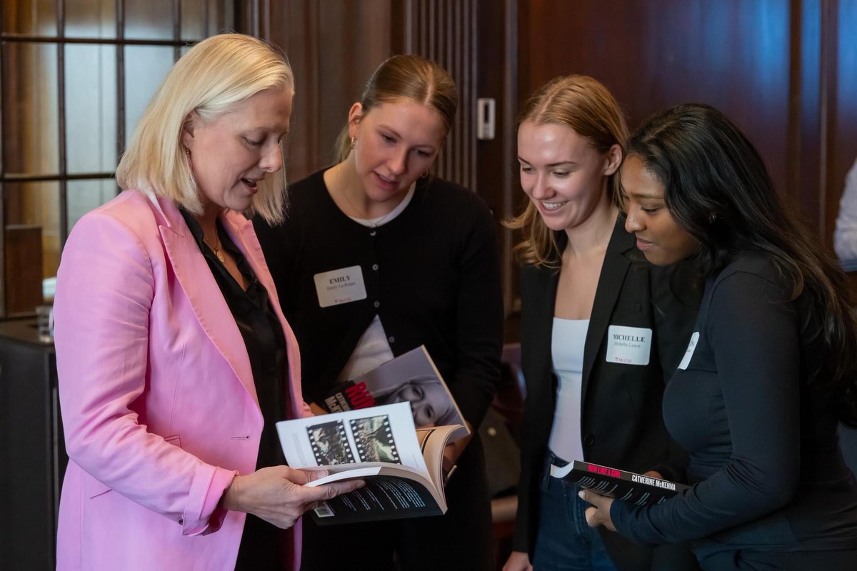cathmckenna's tweet photo. Great to return to @lawmcgill, at my alma mater, for the Patricia Allen Memorial Lecture. Thanks to Dean Tina Piper, Prof. @jenraso, faculty &amp; students for a candid discussion about #RunLikeAGirl 🏃‍♀️ and using law as a tool to drive change. https://t.co/nNe921bbt5