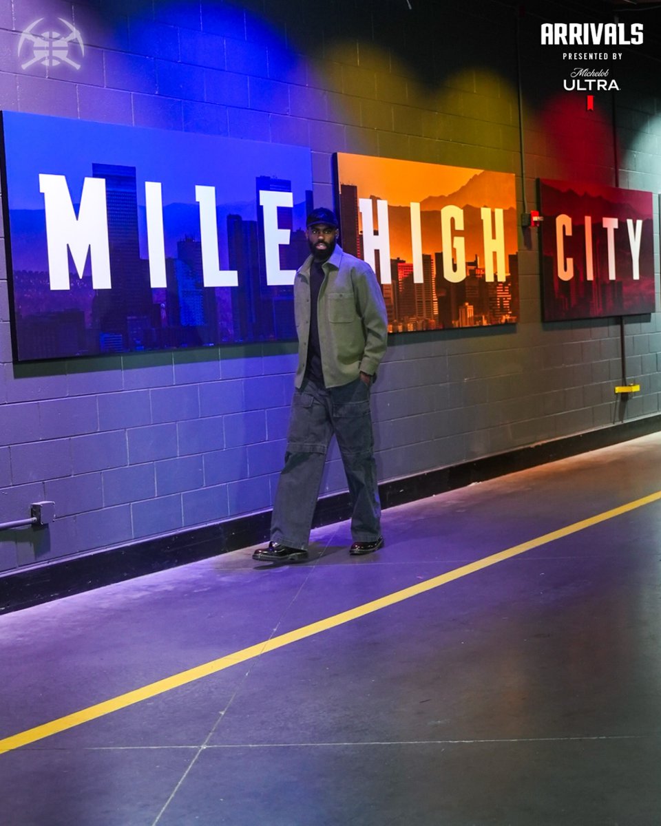 nuggets's tweet photo. At the crib
#CourtsideDrip https://t.co/FYTrpGqRyR
