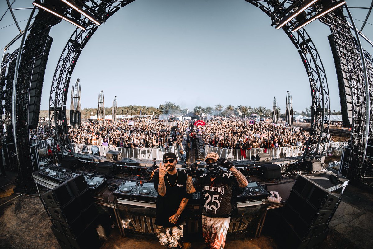 Codd_Dubz's tweet image. SUMMONING 🔪🎨

MUD AINT STOP NUN OF  YALL FOR GETTIN BUCK 

CATCH @pykedubz AND I GOIN B2B AGAIN THIS FRI AT @DubMassacre