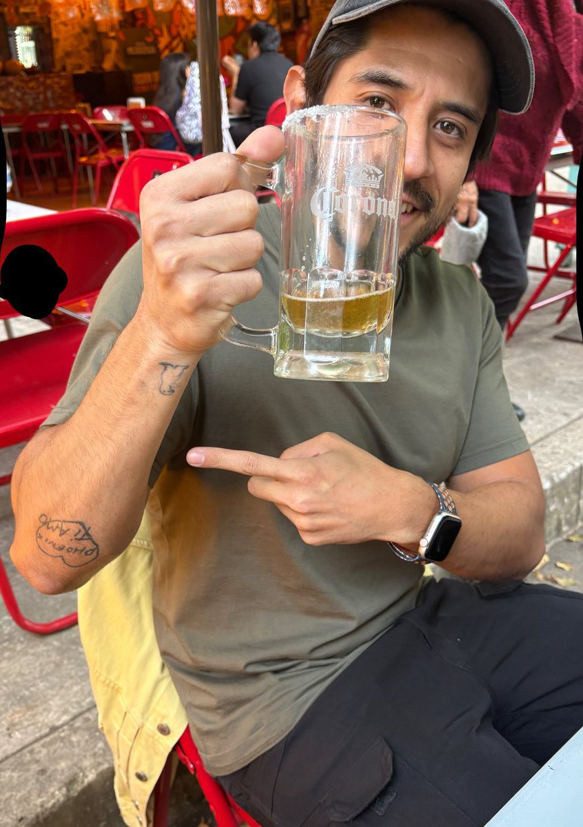 godomarto's tweet image. #Corona100años Soy el más Extra con Corona  y @wearephoenix