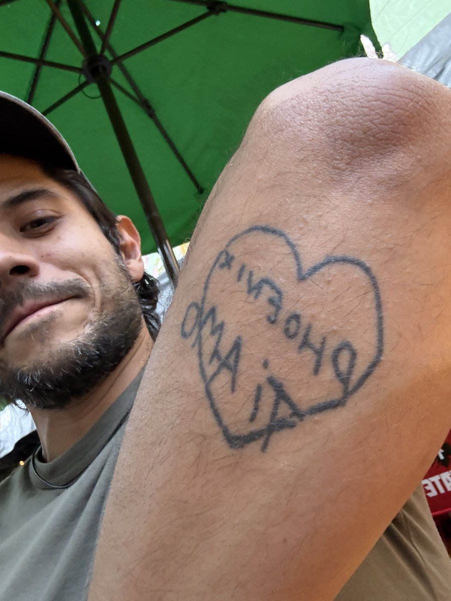 godomarto's tweet image. #Corona100años Soy el más Extra con Corona  y @wearephoenix