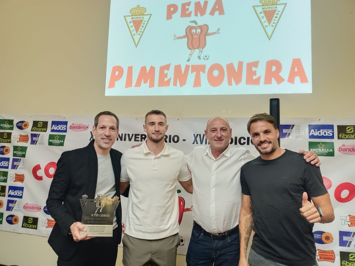 Dos CORAZONES muy PIMENTONEROS.

Enhorabuena <a href="/acciarijoseluis/">José Luis Acciari</a>, <a href="/PepeElpalla/">Pepe Pallarés</a>. 

Felicidades <a href="/ppimentonera/">PEÑA PIMENTONERA</a>, <a href="/SimonGambin/">Simón Gambín</a> por el evento.