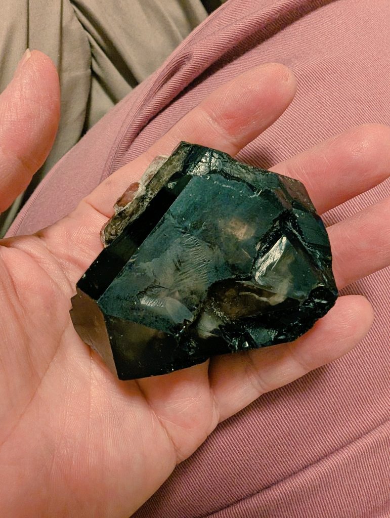 これは！黒曜石！綺麗！守ってくれそう！目標達成！ 天埜鳩愛🕊💕🐂書籍化進行中頑張る！ on X