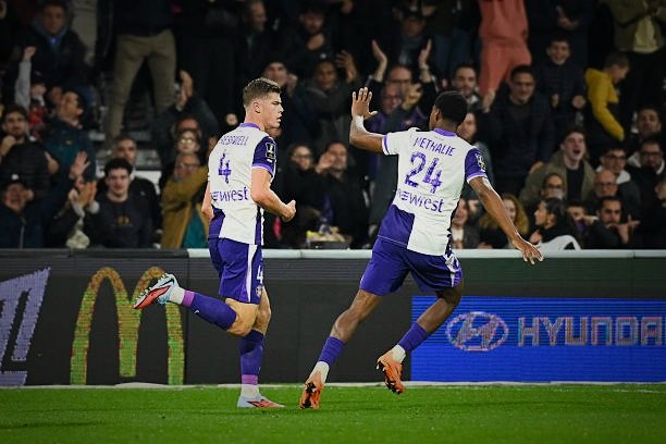tfcstatsroom's tweet photo. Charlie Cresswell 🏴󠁧󠁢󠁥󠁮󠁧󠁿 vs Rennes

 ⚽️ 1 But 

 👟 92% Passes (68/74)

 ⚔️ 6/7 Duels au sol (86%)

 💥 5/8 Duels aériens

 ✨️ 0 Ballon perdu

 🛡 13 Actions défensives 

Le défenseur 🏴󠁧󠁢󠁥󠁮󠁧󠁿 a été MON-STR-UEUX. Propre à la relance et dominant en défense ! 💜⚔️🤩

#TFCSRFC #Ligue1 https://t.co/Rv9vwkkgFy