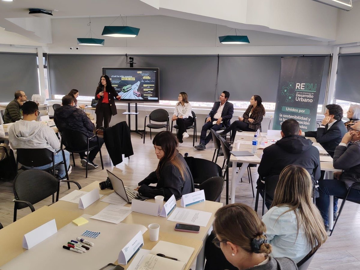 Desde los Planes Parciales hasta la revitalización del barrio Obrero y 13 parques, la ciudad recupera espacios que devuelven vida, encuentro y sentido al espacio público. 👏🏼🌳