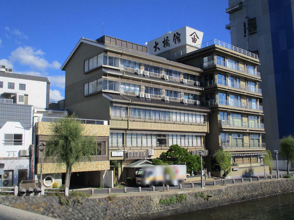 kachonejp's tweet image. 今週の朝ドラ #ばけばけ (5週目)
■小泉八雲が松江で最初に滞在した「富田旅館」(大橋館)
ここから広がる大橋川の景色を八雲も見たでしょうか
大橋館
ohashikan.jp
周辺は居酒屋など飲食店がたくさん🥂
今夜も散歩しましょうか