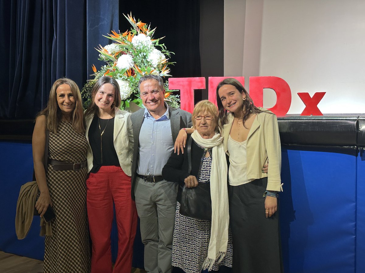 🔴 <a href="/ASBschool/">American School of Barcelona</a> longtime parent Oscar Sánchez shared his experiences on finding happiness through entrepreneurship at TEDxASB with daughter Natalia ‘21, wife Maria and mother in the audience and youngest daughter Emma (G12) taking to the stage as one of this year’s speakers.