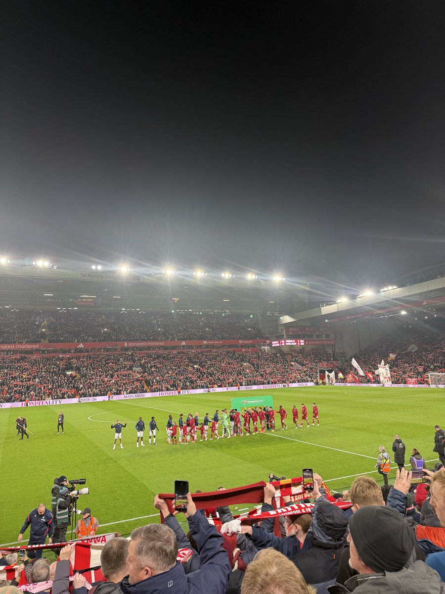 Azad1999Azad's tweet image. Palace (H)