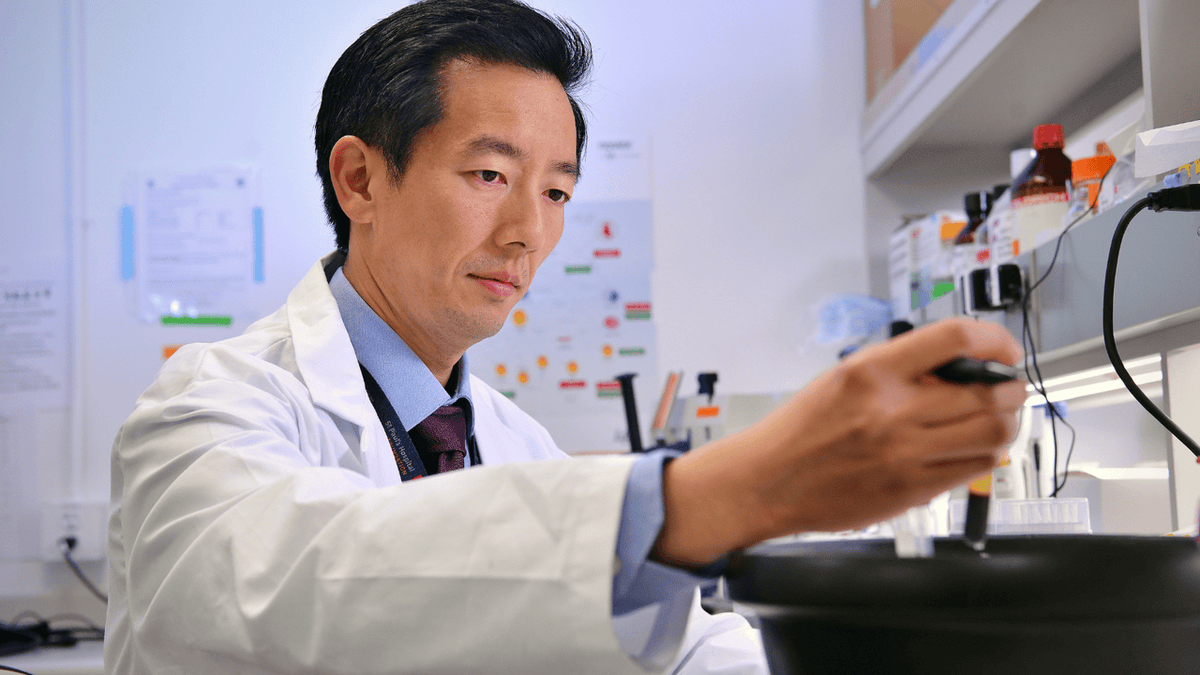 Les recherches du Dr Brad Quon révèlent ce qui se cache sous la surface, même lorsque les patients se sentent mieux.

👉 Pour en savoir plus sur les travaux révolutionnaires du Dr Quon :
bit.ly/3JtAItO