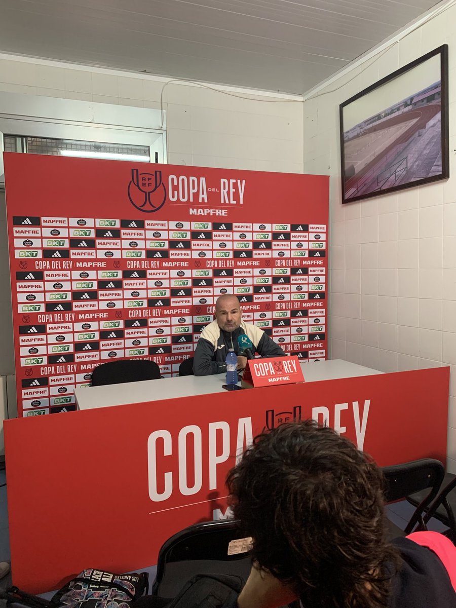 PabloArnao_'s tweet photo. La Copa mola. Y cubrir al @CDLeganes, más aún.

Compartir tiempo y espacio con esta gente vale la pena. Y los kilómetros hechos también.

Toca seguir. Esto no para… 🥒🔝 https://t.co/DUnpxdPGSh