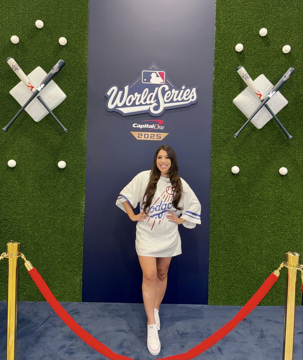 jen_deleon's tweet photo. WORLD SERIES! https://t.co/mRBc3BQvZn