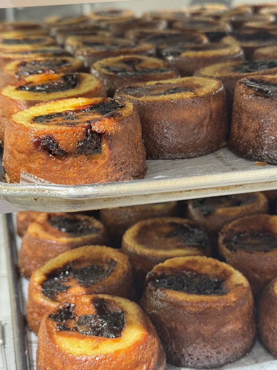 patissier_ide's tweet photo. ウフフェス最終日です！
ボニデ、最後までたくさん焼いていきます！
よろしくお願いします。 https://t.co/wpth2YmHyH