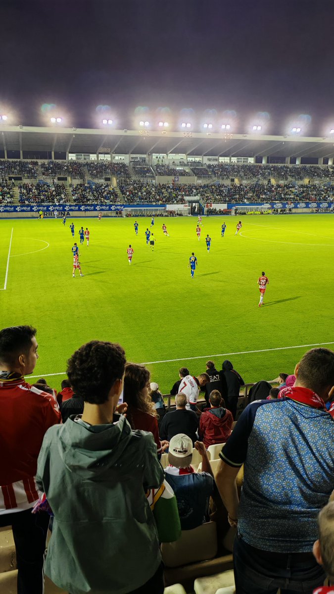 JoseaCast1's tweet image. On Tour muy top con una victoria

Es increíble la afición que tenemos, todo el lateral lleno un miércoles ❤️🤍