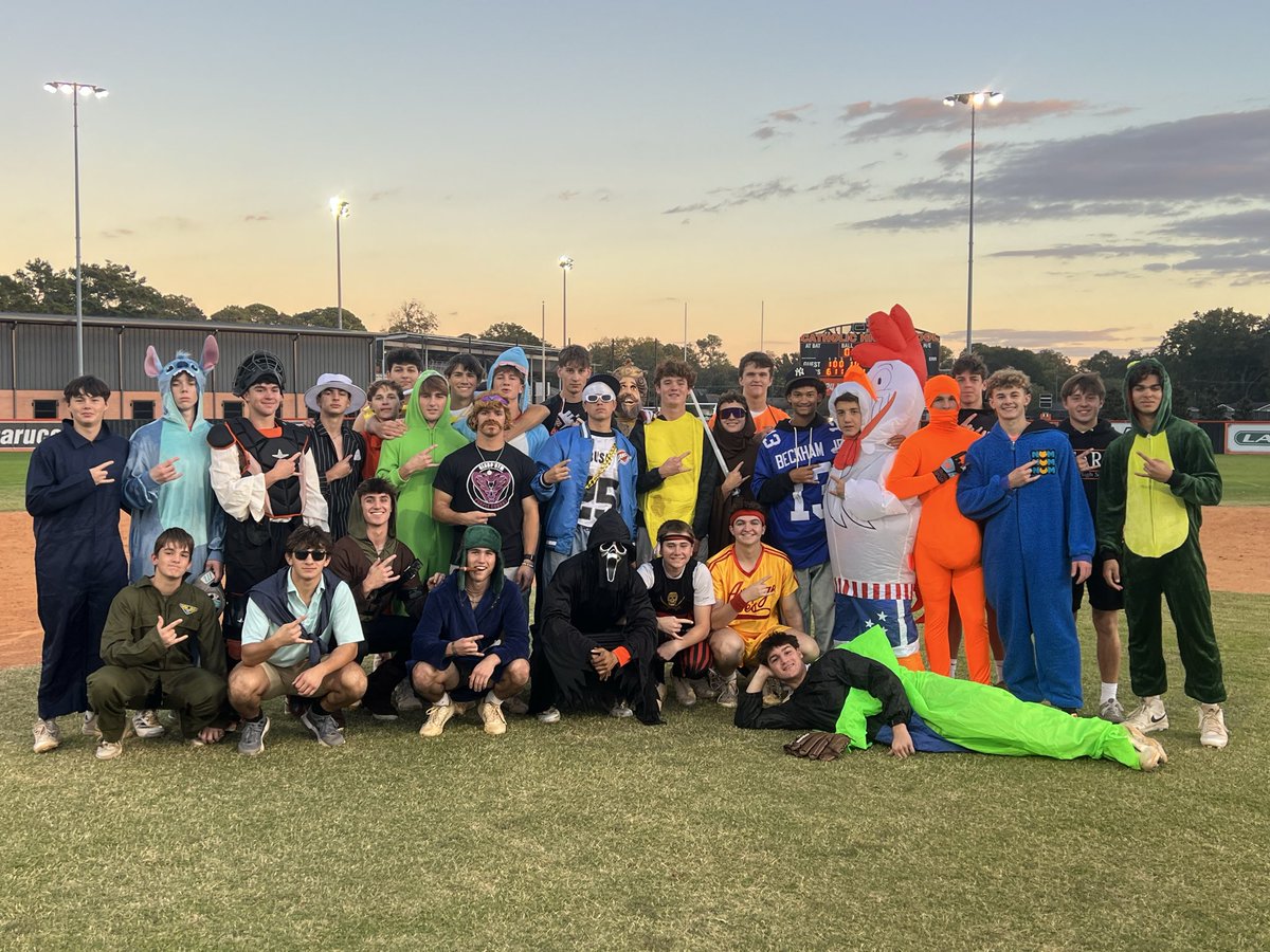 Family❤️🐻❤️
<a href="/CurDogBaseball/">Cur Dog Baseball</a>