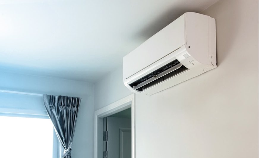RSymonsLTD's tweet photo. Hotels that don’t allow AC below 20 degrees… STOP THIS MADNESS. 

20 is too hot at night. I’ve paid to stay in what should be a comfortable room and it’s just too hot. I’m seeing this a lot now. 
I’m up for saving energy, of course I am, but restricting the ventilation and temperature is not reasonable. Put solar on the roof. Utilise cheap overnight energy. Add £1 to my bill then if you have to. 

I hate this new trend. Last two hotels I’ve stayed in have just been hot. This the uk and it’s cold outside yet something below and around is warm so the room is warm and it needs to be cooler even though windows are open. Ac is fitted but despite going to reception it’s still not cool. 

Rant over .goodnight