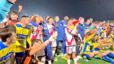 No hay club que de más prestigio a la Copa del Rey en valores, respeto y fair play que el Rayo Vallecano. 

La Vida Pirata, cantada por los jugadores rayistas junto a los del CD Yuncos. 

Equipo de barrio, actos de gigante.