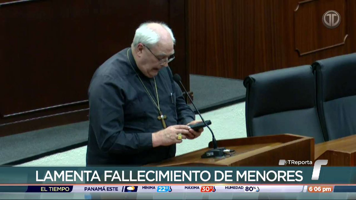 “En la escuela Cascabel faltan dos alumnas, no hay sillas vacías porque nunca llegaron las sillas,  las promesas de equidad jamás cruzaron el umbral. No hay pupitres ni pizarras ni aulas dignas. En el país de los millones no hay recursos para construir un salón, mucho menos