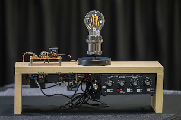 PhotosND's tweet image. Before Wi-Fi, there was Jerome Green. In 1899, the Notre Dame professor sent the first wireless message in the U.S.—decades before the internet!

This #InternetDay, we’re looking back on the University’s 2024 re-enactment of that first transmission—125 years later.
