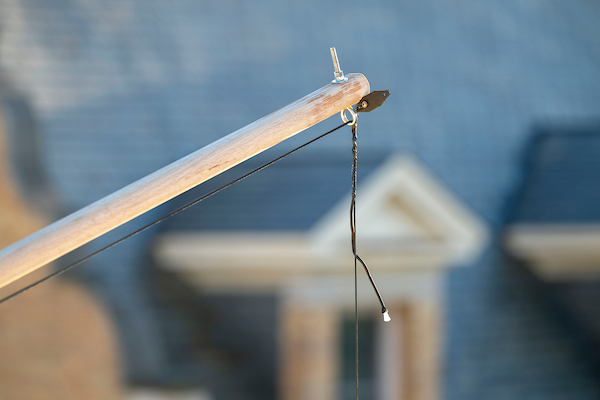 PhotosND's tweet image. Before Wi-Fi, there was Jerome Green. In 1899, the Notre Dame professor sent the first wireless message in the U.S.—decades before the internet!

This #InternetDay, we’re looking back on the University’s 2024 re-enactment of that first transmission—125 years later.