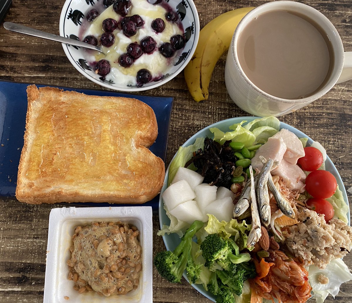 今朝の朝食！오늘의 조식
今朝も秋晴れしい天気が続いてますね！今日もしっかり食べて無理せずほどほどに頑張りましょうね！😌🐰🥦🥕