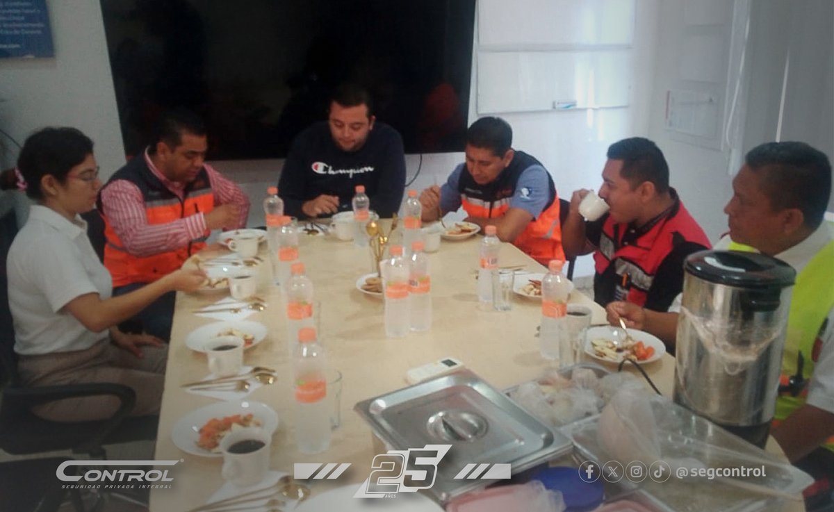 segcontrol's tweet image. ✨ ¡Reconocemos el esfuerzo que deja huella!

En BEC Planta Cuernavaca celebramos a dos grandes compañeros que destacan por su compromiso, pasión y entrega: Jesús Cortina y Ángel Eduardo, quienes fueron reconocidos como Héroes Control.

#GuardiasControl #ControlSeguridad