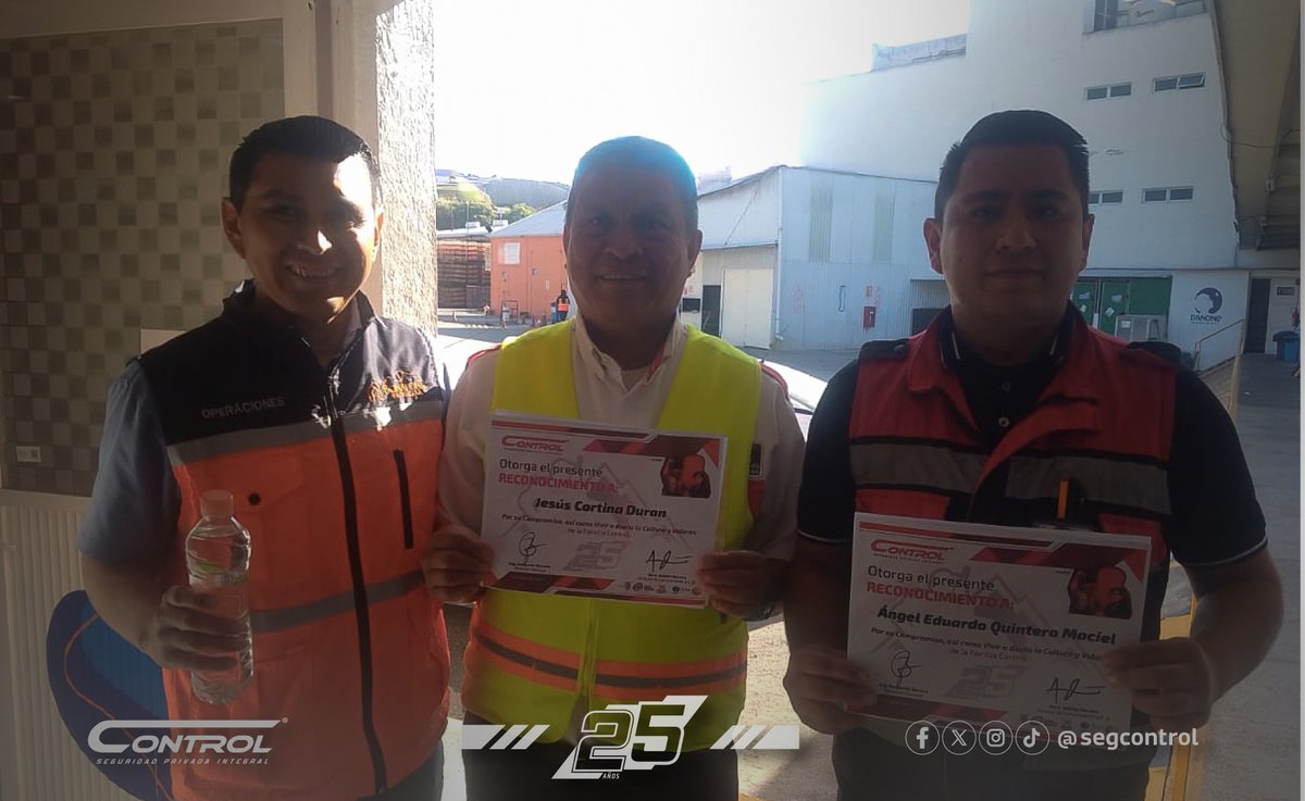 segcontrol's tweet image. ✨ ¡Reconocemos el esfuerzo que deja huella!

En BEC Planta Cuernavaca celebramos a dos grandes compañeros que destacan por su compromiso, pasión y entrega: Jesús Cortina y Ángel Eduardo, quienes fueron reconocidos como Héroes Control.

#GuardiasControl #ControlSeguridad