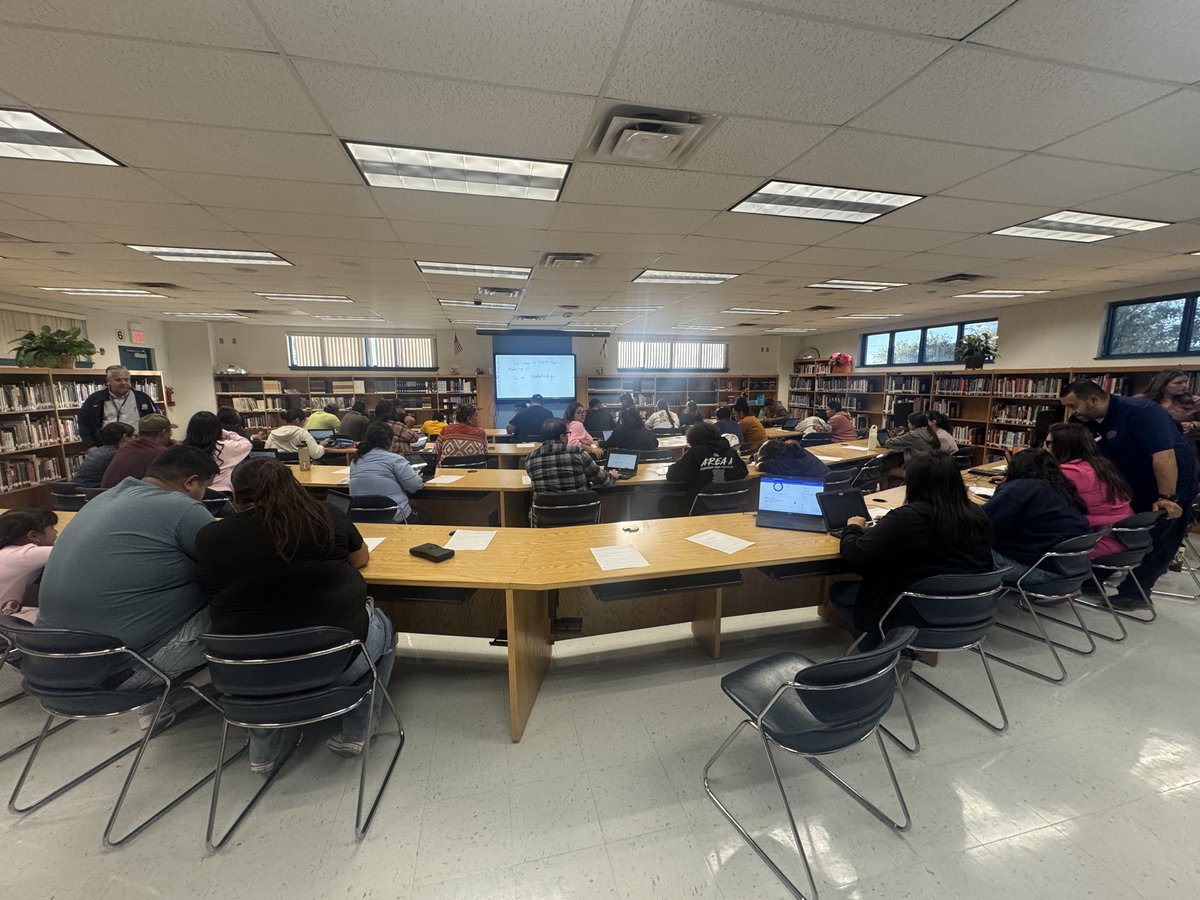 FHS!! Seniors! Parents! The FAFSA Night is going on! El Pueblo viene!