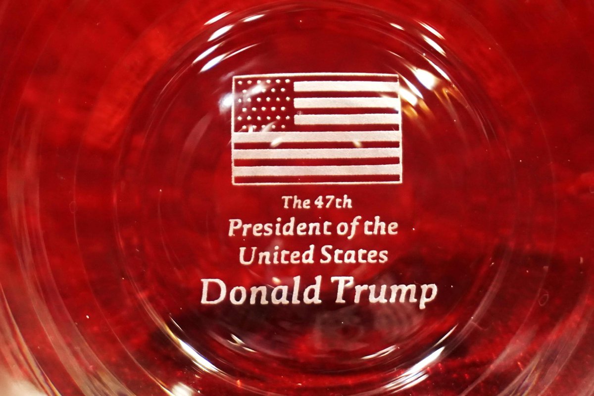 akie_official's tweet image. トランプ大統領にプレゼントしたもうひとつのプレゼント。
enon.theshop.jp