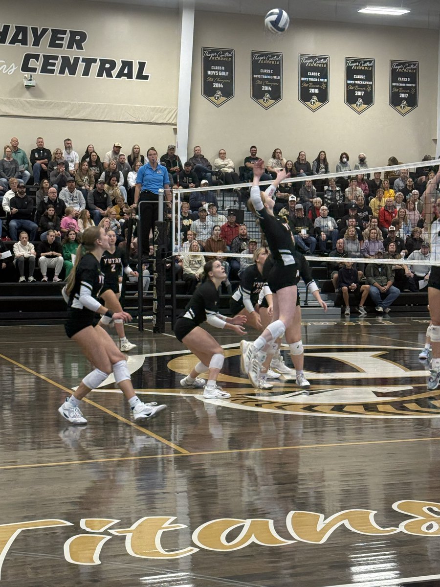 C2-3 Subdistrict 🏐

🆚 Thayer Central

Set 1: 18-25 Thayer Central 

Titans lead the match 1-0
